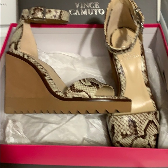 Vince Camuto snake print wedges - Picture 2 of 5